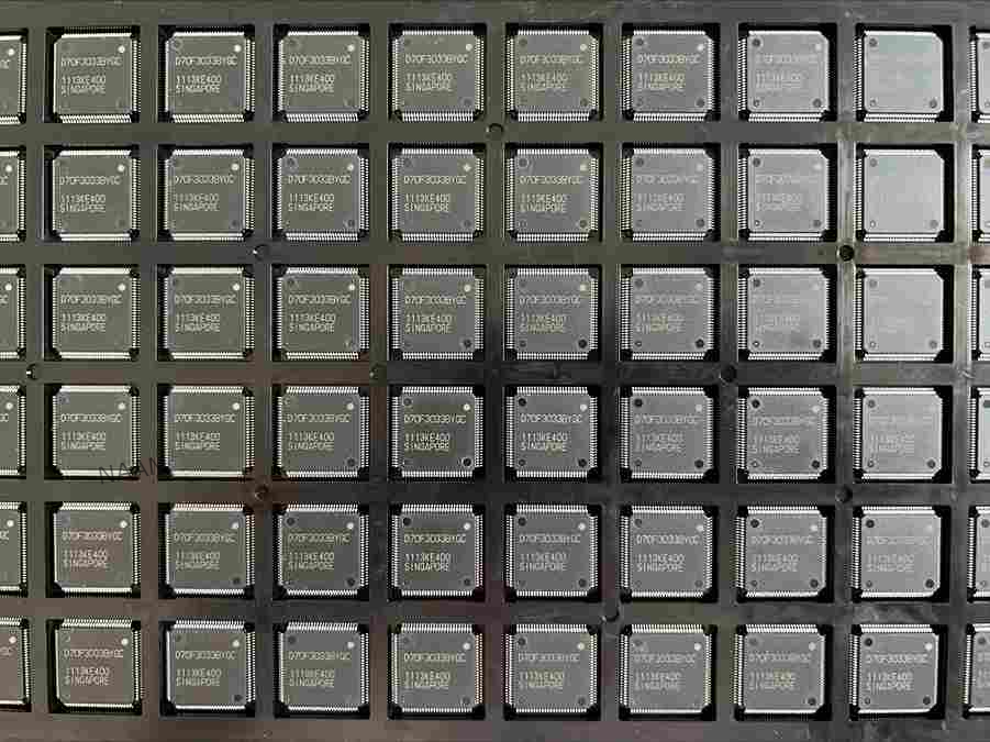 UPD70F3033BYGC-8EU-A     view 2