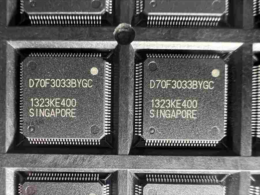 UPD70F3033BYGC-8EU-A     view 3